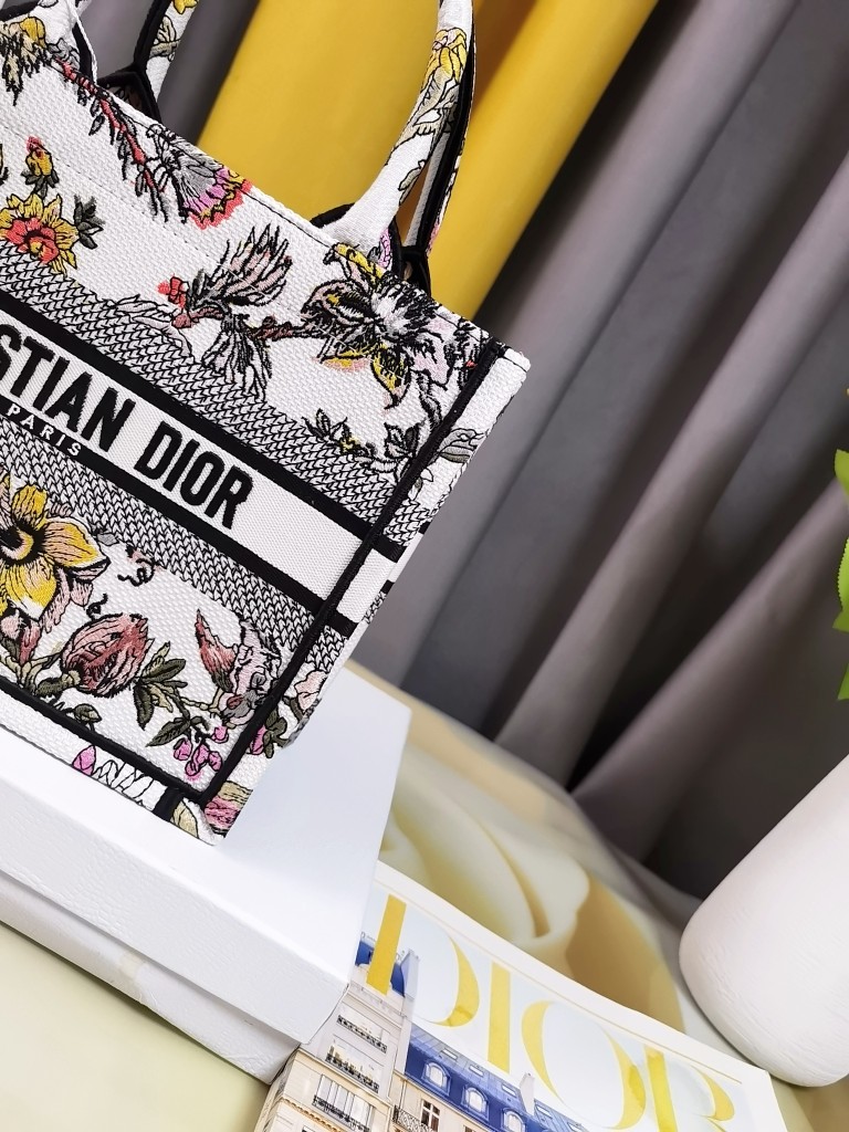 Christian Dior Shopping Bags